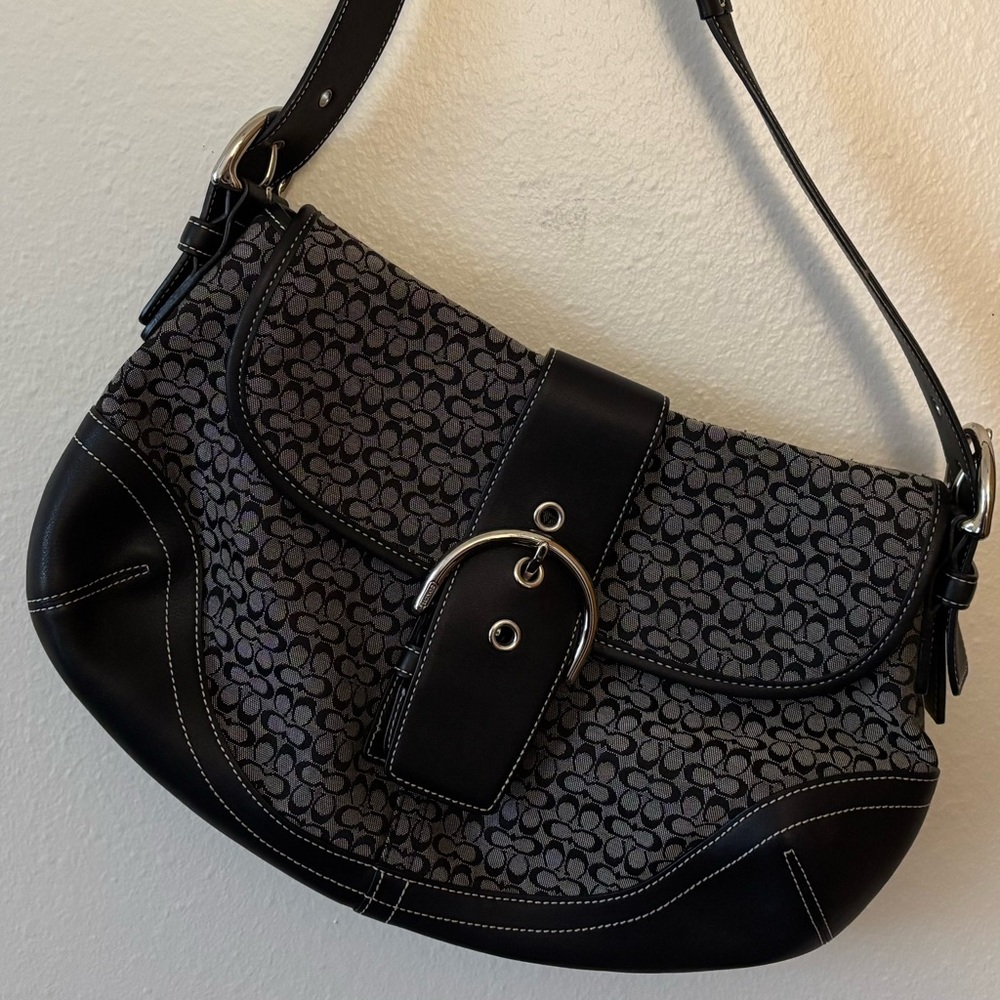 Gorgeous Coach Shoulder Bag